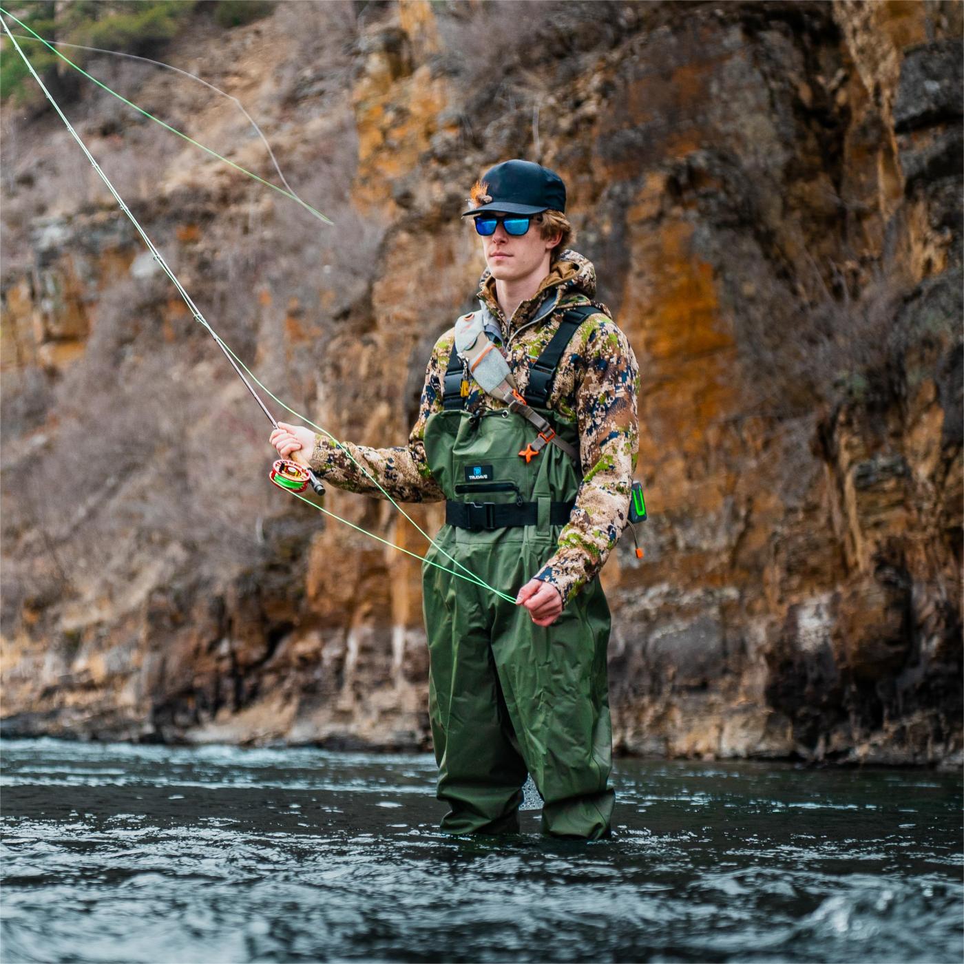 Trudave_Fishing_Waders_with_Boots_for_Men_and_Women_1.jpg